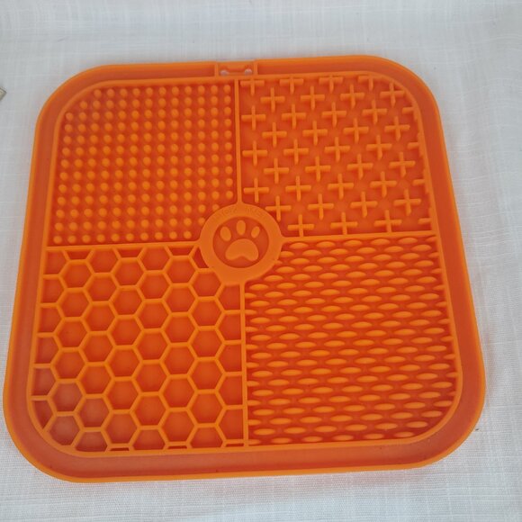 Pet Licking Mats 2 Dog Paw 2 Hexagon 3 Square New - Picture 8 of 13